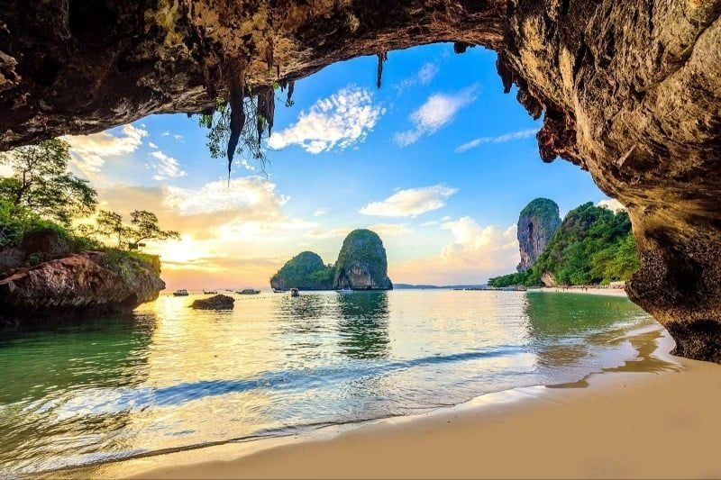 Bãi biển Railay đẹp thơ mộng ở Krabi – ChillThai